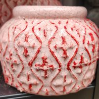 A Tang Ginger Pot Rose S 18x12cm on a shelf.
